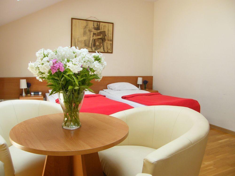 Kajzer Hotel apartamentowy 2*